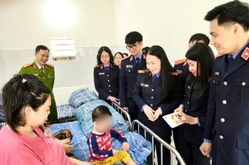 Cán bộ ngành Kiểm sát Thủ đô đem 'Tết nhân ái' đến Trại tạm giam Hà Nội