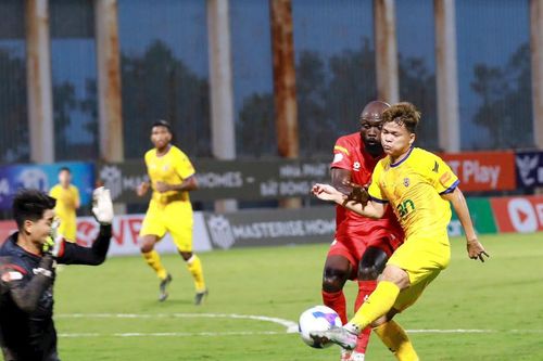 Nhìn lại lượt đi V.League 2025/26 đầy cảm xúc của Sông Lam Nghệ An