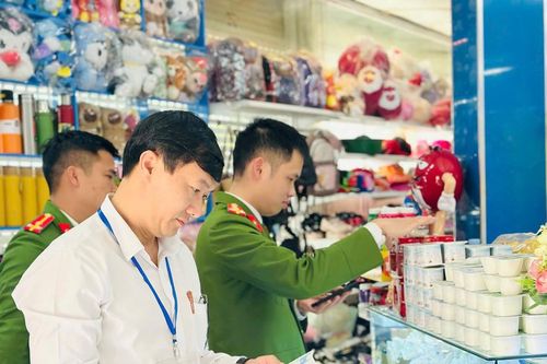 Đảm bảo vệ sinh an toàn thực phẩm tại các chợ quê ngày Tết