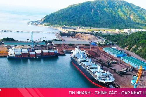 Chung khát vọng vươn ra biển lớn