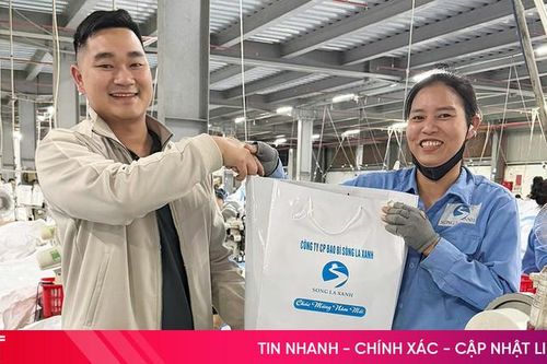 Xuân ấm áp từ những phần quà trao tay người lao động
