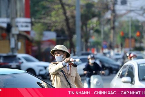 CSGT 'mướt mồ hôi' điều tiết giao thông ở đô thị trung tâm Hà Tĩnh