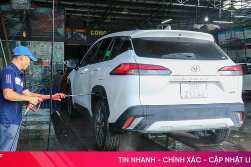 Dịch vụ rửa xe tăng giá mạnh, nhiều điểm vẫn 'quá tải' dịp cận Tết