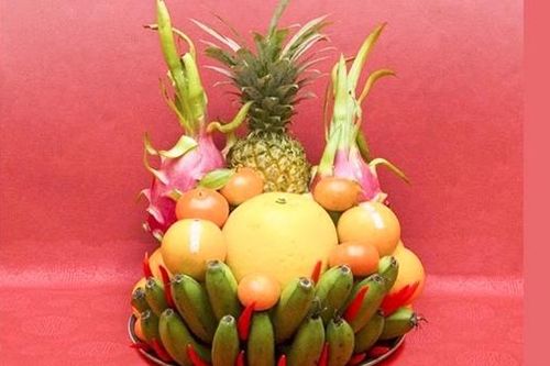 Bồng ông Phúc vào nhà...