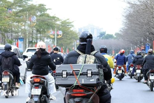 Người dân rời Hà Nội, về quê đón Tết