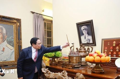 Thủ tướng chúc Tết gia đình các đồng chí nguyên lãnh đạo Đảng, Nhà nước