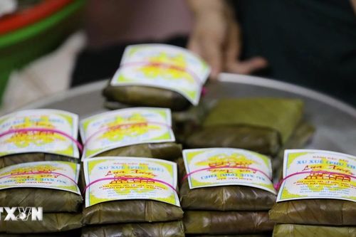 Làng nghề bánh phu thê Đình Bảng nhộn nhịp vào mùa Tết