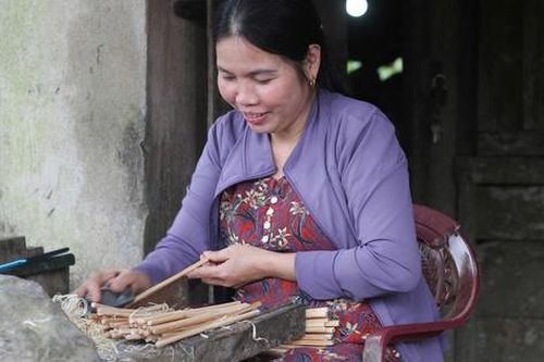 Nghề làm đũa từ cau Nàng Rưng tất bật vào vụ Tết