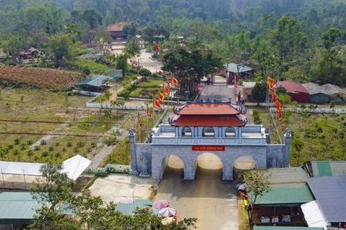 Phủ Na - Điểm hẹn tâm linh xứ Thanh trang hoàng rực rỡ, sẵn sàng đón hàng vạn khách trẩy hội