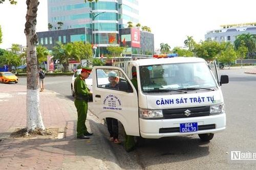 Cận Tết, Lâm Đồng mạnh tay xử lý lấn chiếm vỉa hè, dừng đỗ sai quy định