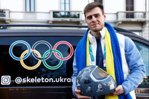 Bị loại vì 'chiếc mũ đặc biệt', VĐV Ukraine được ông Zelensky trao huân chương