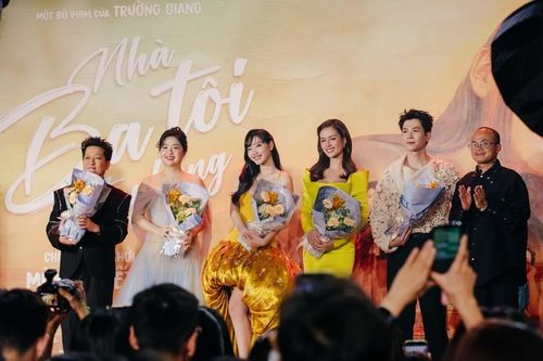 Đông đảo nghệ sĩ chúc mừng phim tết của Trường Giang