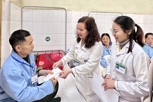 Chăm lo Tết cho bệnh nhân nghèo tại các cơ sở y tế