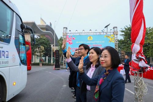 Hà Nội tổ chức chuyến xe miễn phí đưa công nhân về quê đón Tết