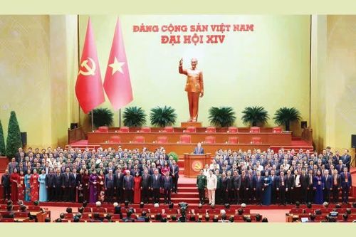 ĐẢNG VÀ MÙA XUÂN Đảng nâng ta lên tầm cao của Đảng