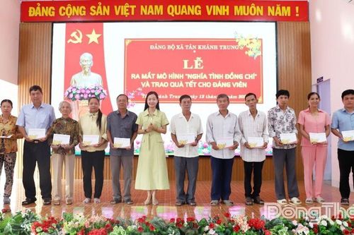 Đảng ủy xã Tân Khánh Trung ra mắt mô hình 'Nghĩa tình đồng chí'
