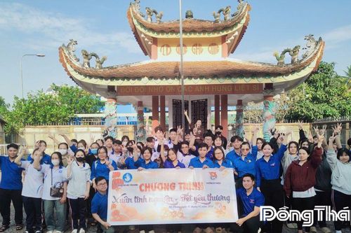 Sức trẻ chung tay dệt sắc xuân