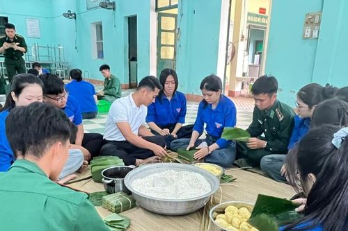 Sôi nổi 'Hội thi gói bánh chưng xanh' đón Tết của thanh niên Hải đoàn Biên phòng 48