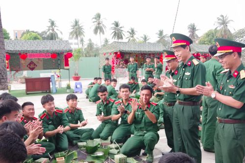 Tết đặc biệt của học viên áo lính