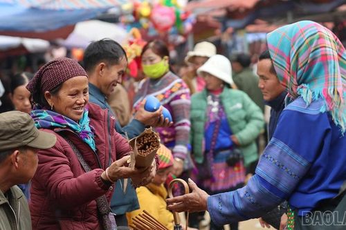 Chợ phiên Cốc Ly nhộn nhịp ngày áp Tết