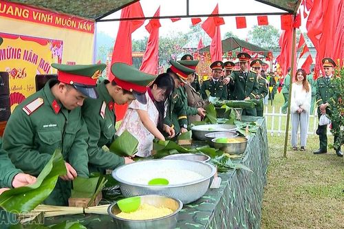 Sôi nổi Hội thi gói bánh chưng xanh