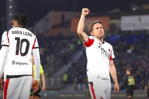 Luka Modric tỏa sáng phút cuối giúp AC Milan đánh bại Pisa 2-1