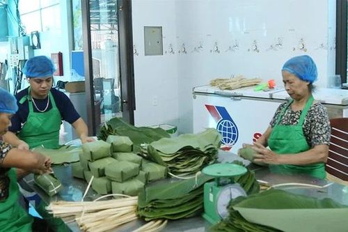 Tăng tốc sản xuất, kinh doanh những ngày cận Tết