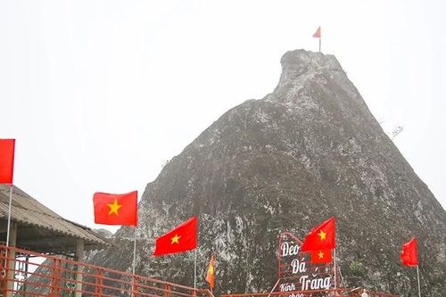 Sắc Xuân trên đèo Đá Trắng