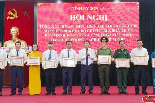 Lan tỏa việc học và làm theo Bác