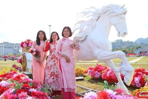 Sơn La rực rỡ linh vật ngựa đón Tết Bính Ngọ 2026