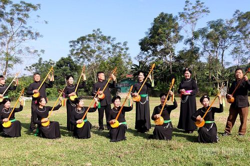 'Giữ lửa' di sản