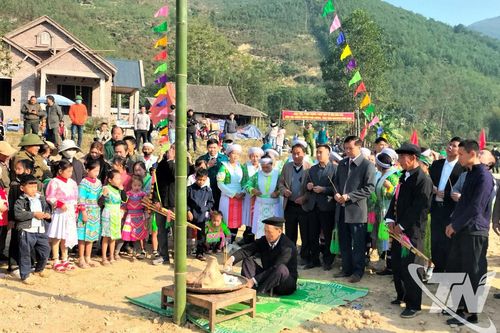 Bền chặt tình người