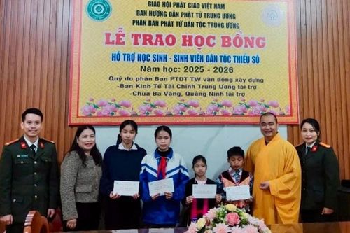 Lào Cai: Phân ban Phật tử Dân tộc T.Ư trao học bổng kỳ II cho học sinh dân tộc thiểu số