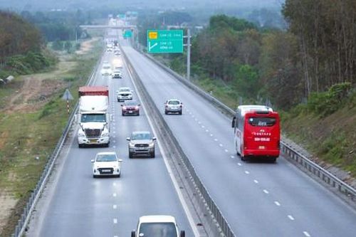Cao tốc qua Quảng Trị nhộn nhịp xe ra Bắc, giảm tải áp lực cho QL1, đường Hồ Chí Minh