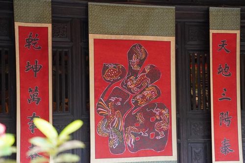 Liễn đỏ và phong vị Tết xưa