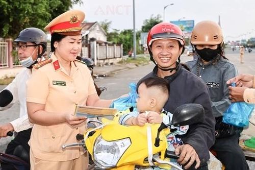 Công an TP Cần Thơ tổ chức 'Điểm dừng chân nghĩa tình'