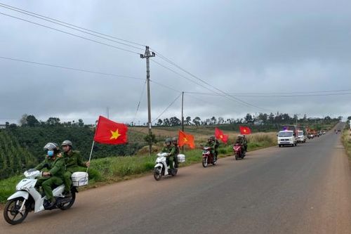 Công an xã Đắk Song nỗ lực vì Tết bình yên