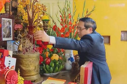 Thủ tướng dâng hương tưởng nhớ Chủ tịch Hồ Chí Minh