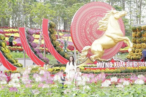 Nghệ An rộn ràng sắc xuân đón Tết Bính Ngọ
