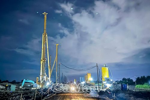 Những 'công trường không ngủ' giữa mùa xuân