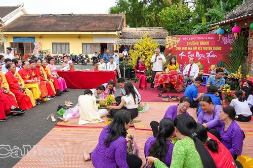 Rộn ràng 'Hoa trái Ngày Xuân'