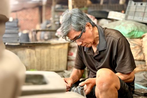 Theo nhịp búa, nghe Tết về trong làng lư đồng giữa lòng TP.HCM