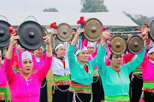 Xuân về trên những bản làng dưới chân núi Tản