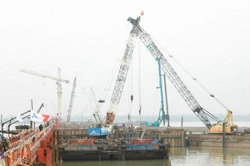 Xây dựng 7 cầu qua sông Hồng: Sẽ về đích đúng hẹn
