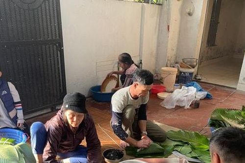 Lo thực phẩm 'bẩn', nhiều gia đình tự tay làm cỗ Tết