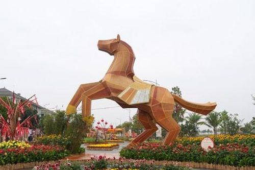 'Phúc Mã Phi Xuân' - Rực rỡ đường hoa Home Hanoi Xuan 2026 trong ngày 27 Tết
