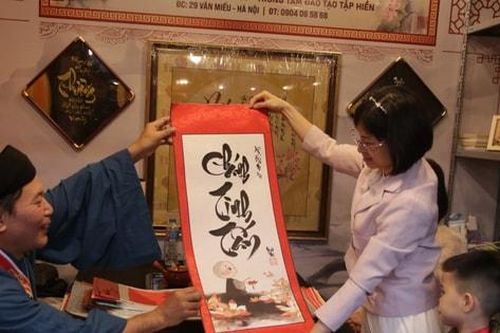 Chạm vào sắc xuân Hà NôịKết nối di sản để truyền thống sống động giữa lòng hiện đại