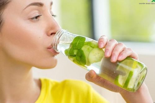 Vì sao nên uống nước khi thức dậy dịp Tết? 5 lợi ích đơn giản nhưng nhiều người lại quên mất