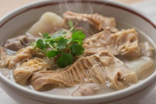 Tại sao mâm cỗ Tết miền Bắc không thể thiếu canh măng khô?