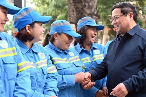 Sáng 28 Tết: Thủ tướng Phạm Minh Chính động viên công nhân môi trường trực tết, gửi thông điệp đặc biệt đến toàn dân
